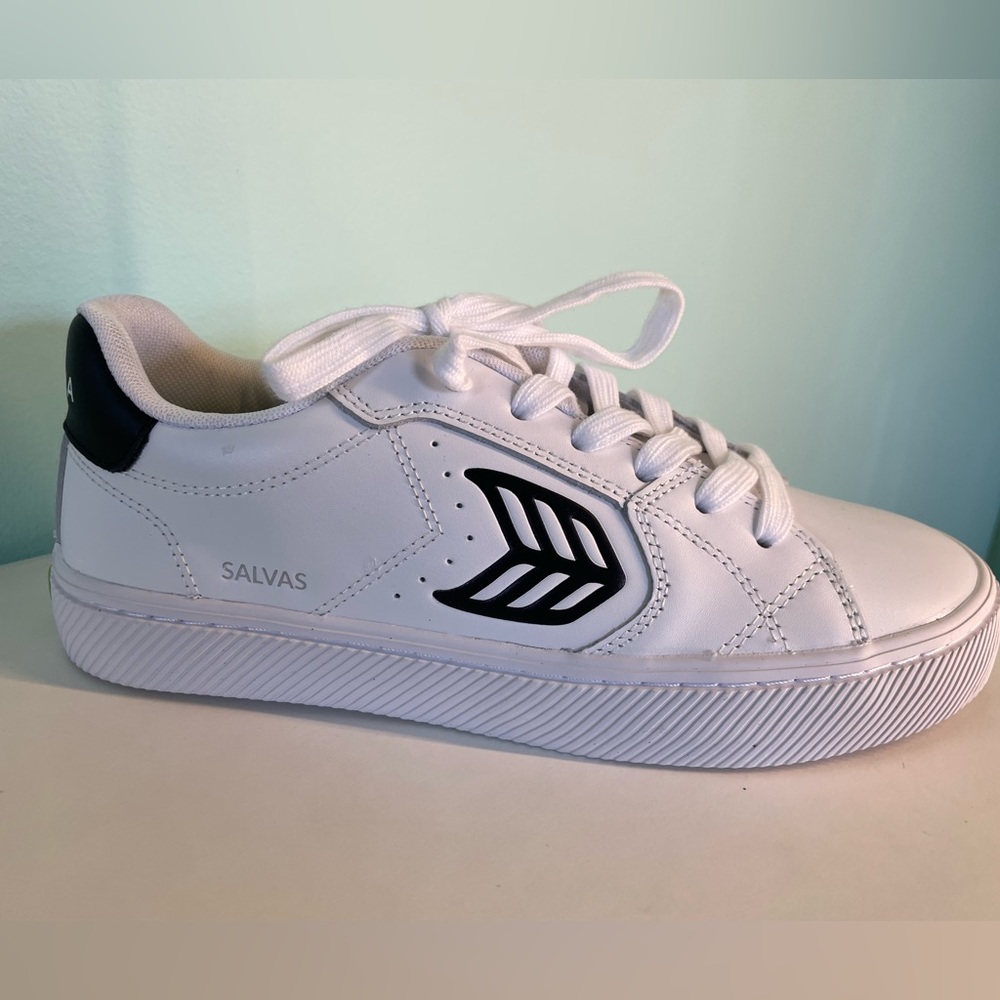 Cariuma Salvas White LWG leather/black - Women’s 7.5